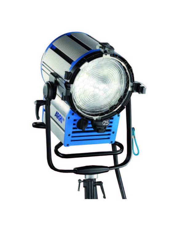 Arri - L1.33675.B - TRUE BLUE D25 TRUE BLUE DAYLIGHT FRESNEL LIGHTS - MAN - BLACK - INTERNAT from ARRI with reference L1.33675.B