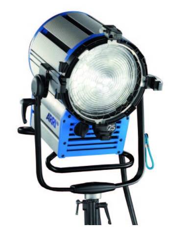 Arri - L1.33675.B - TRUE BLUE D25 TRUE BLUE DAYLIGHT FRESNEL LIGHTS - MAN - BLACK - INTERNAT from ARRI with reference L1.33675.B